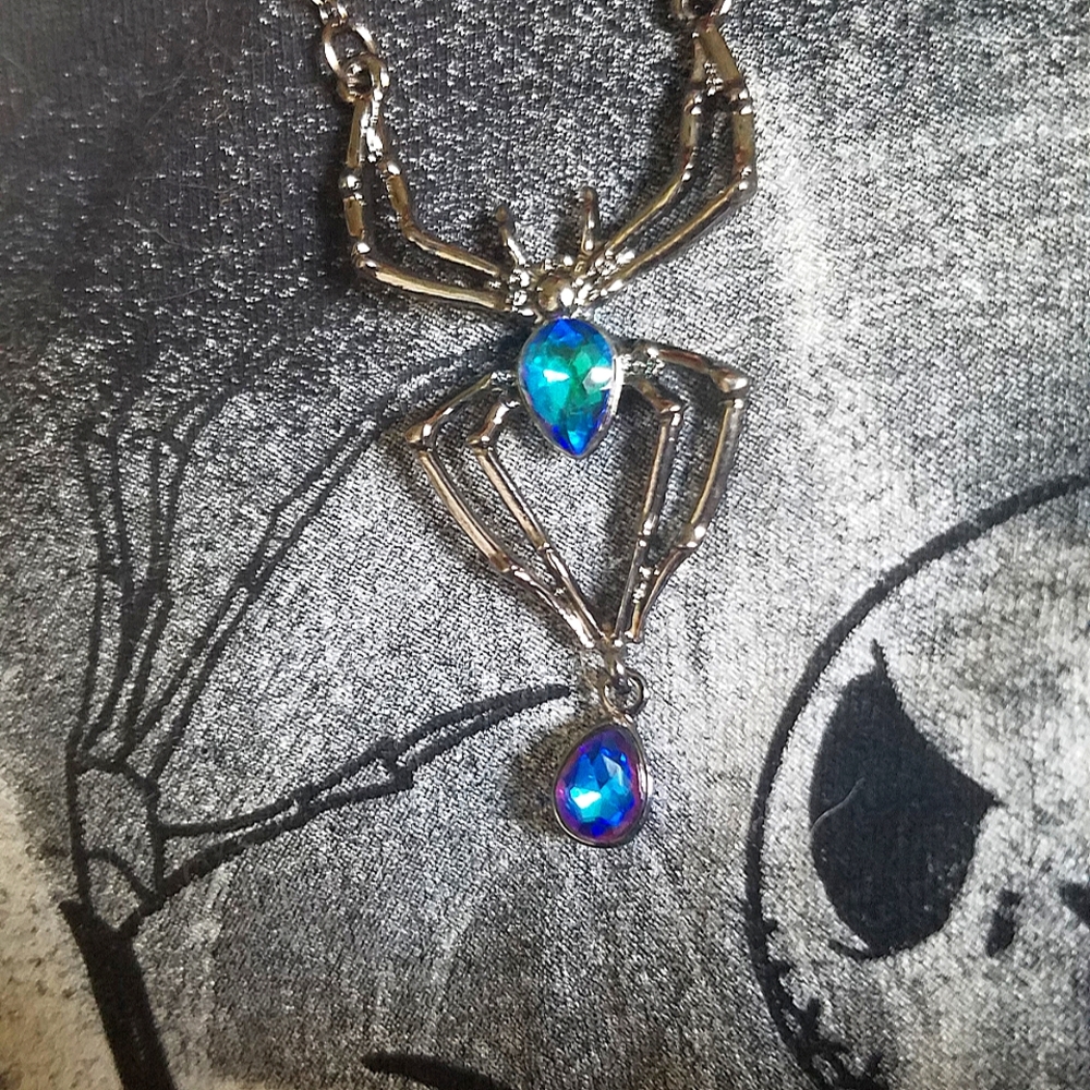 Spider Gem Necklace - Picture 6 of 10